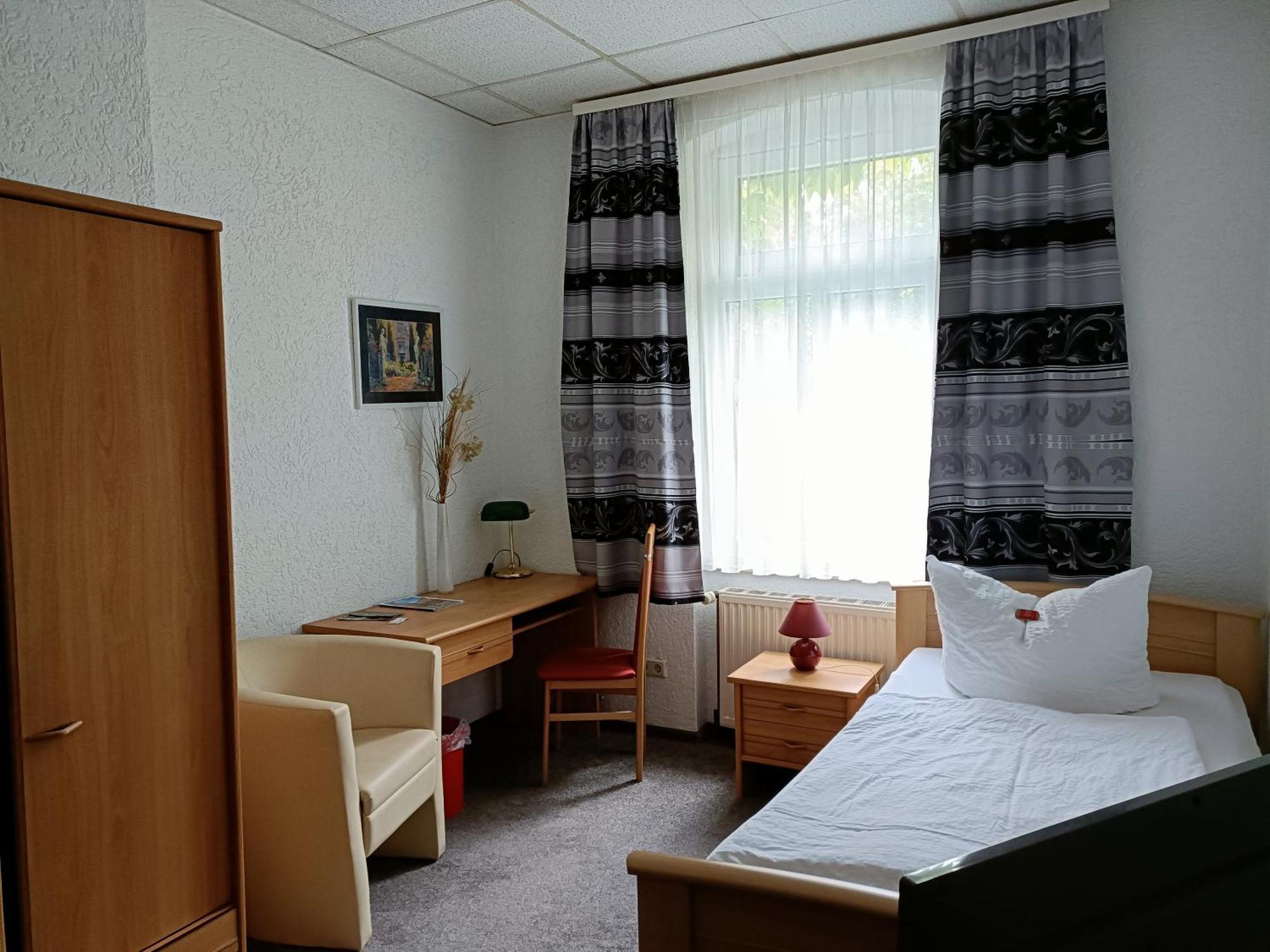 Hotel Zum Goldenen Loewen メルゼブルク エクステリア 写真