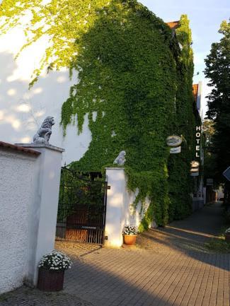 Hotel Zum Goldenen Loewen メルゼブルク エクステリア 写真