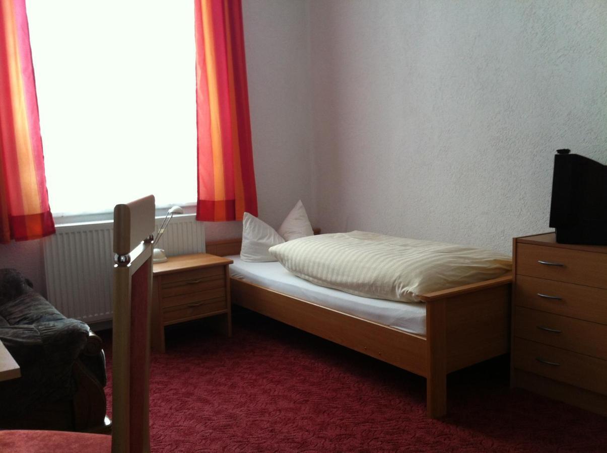 Hotel Zum Goldenen Loewen メルゼブルク 部屋 写真
